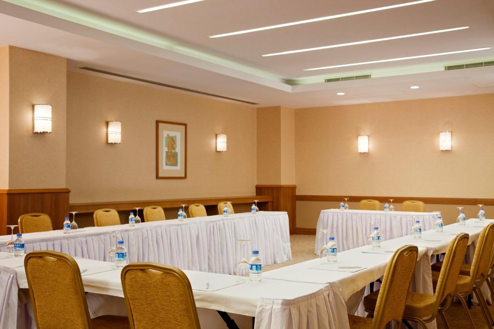 Holiday Inn Sisli By Ihg Stambuł Zewnętrze zdjęcie